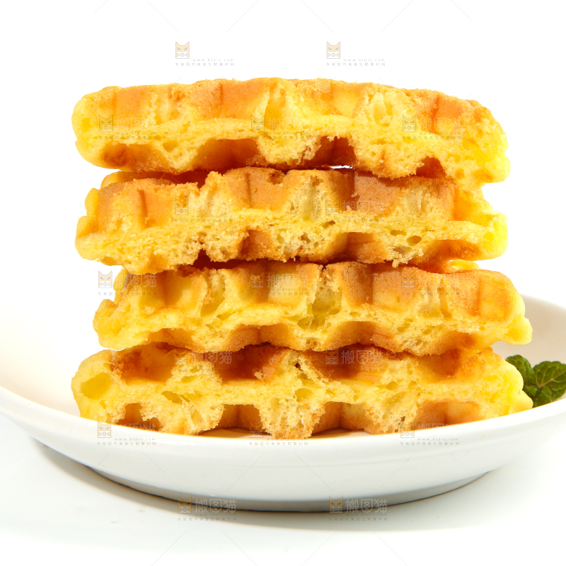 白底上放着一盘华夫饼干