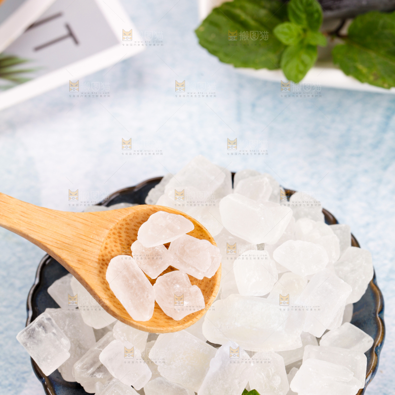 盘子里装着白冰糖
