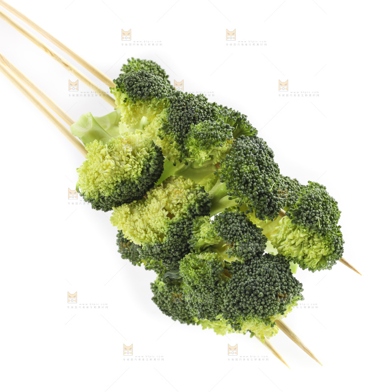 签字上串着西兰花