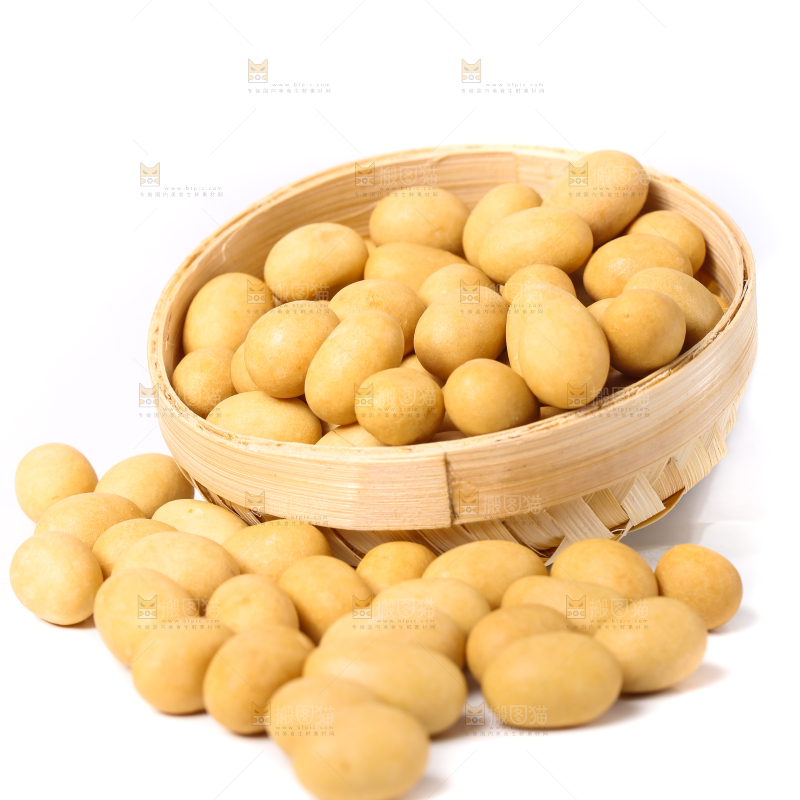 篮子里装着鱼皮花生