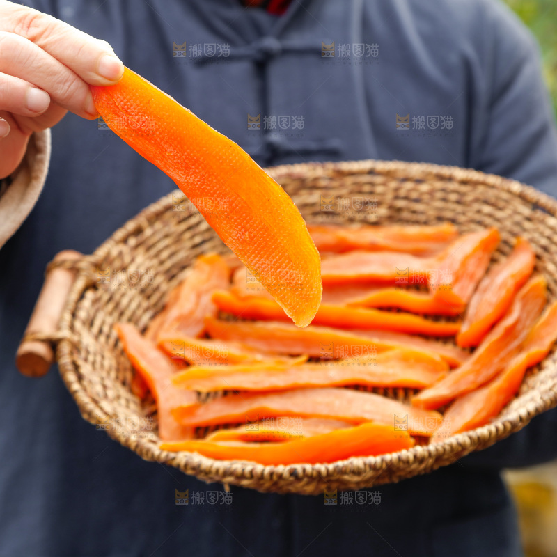 手拿一筐红薯条