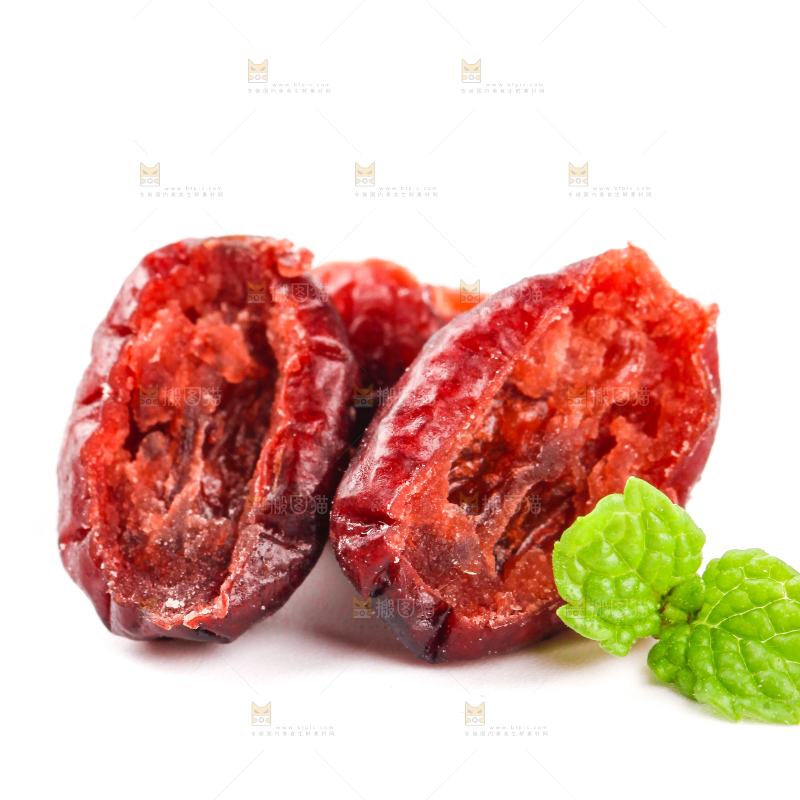 白底上放着蔓越莓干