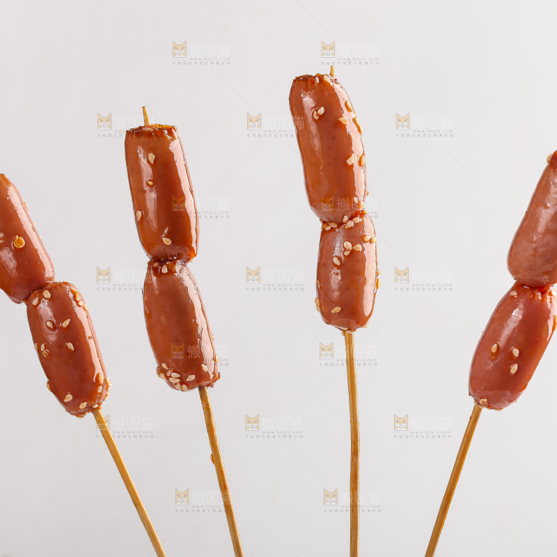 签子上串着脆皮肠串