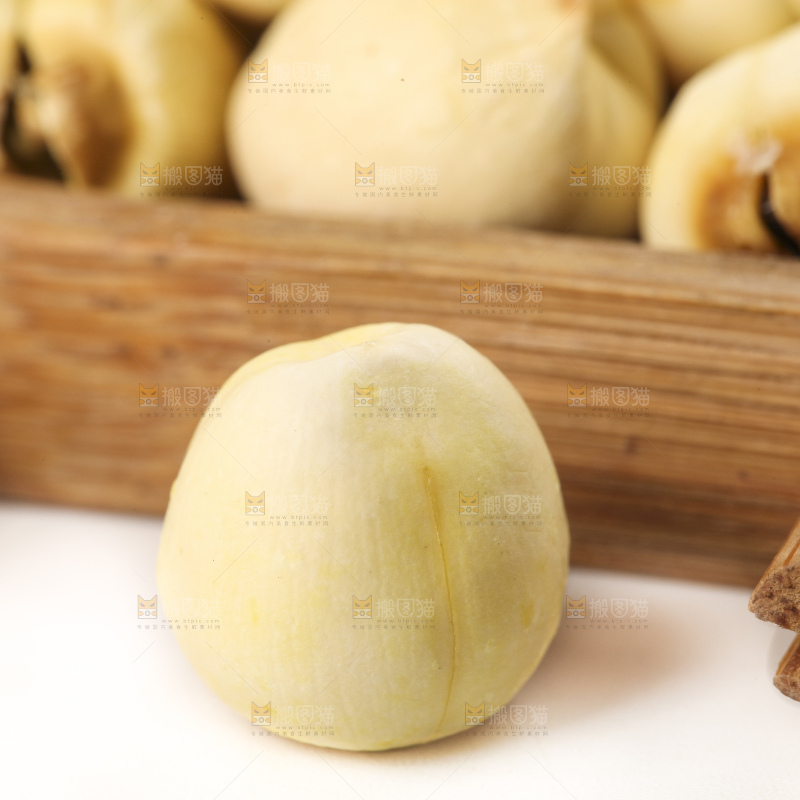 白底上的九鲤湖白莲子