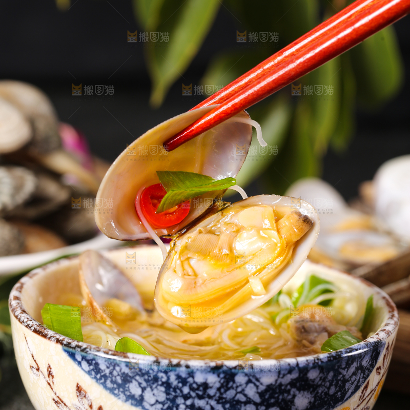 深底上放着一碗花甲粉