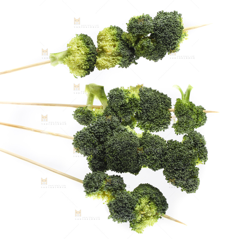 签字上串着西兰花