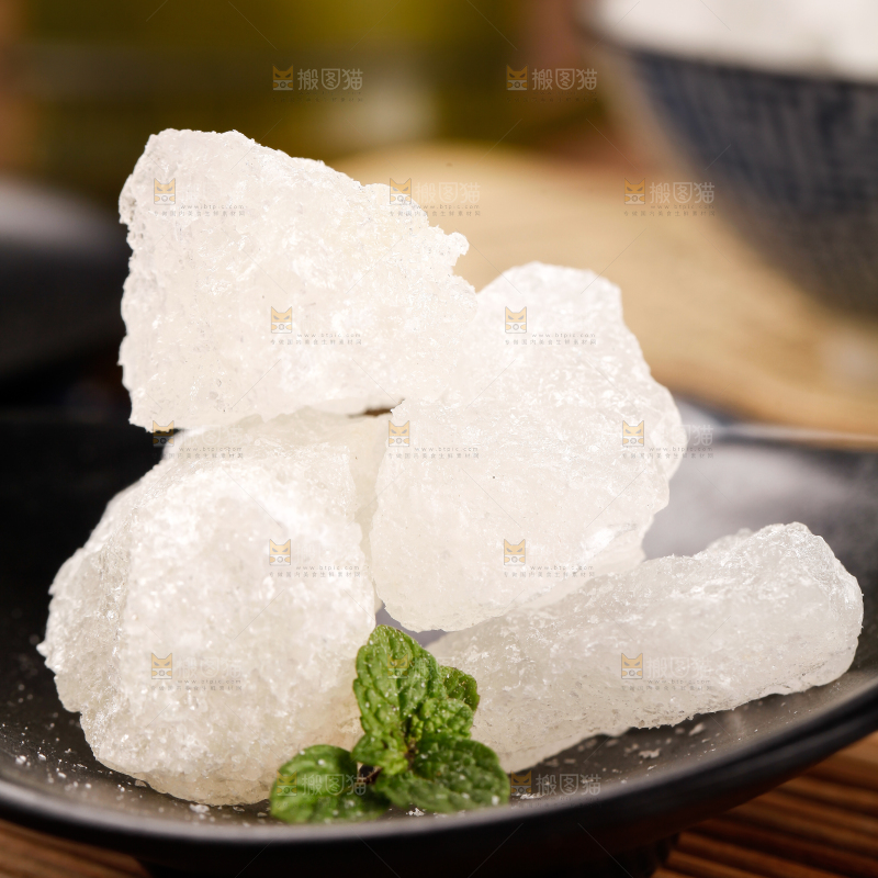 盘子里装着多晶冰糖