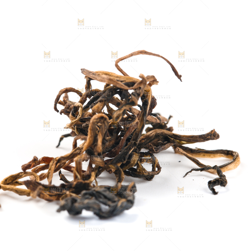 白底上放着蒲公英茶