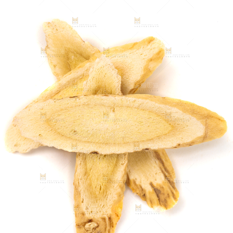 白底上摆放着黄芪