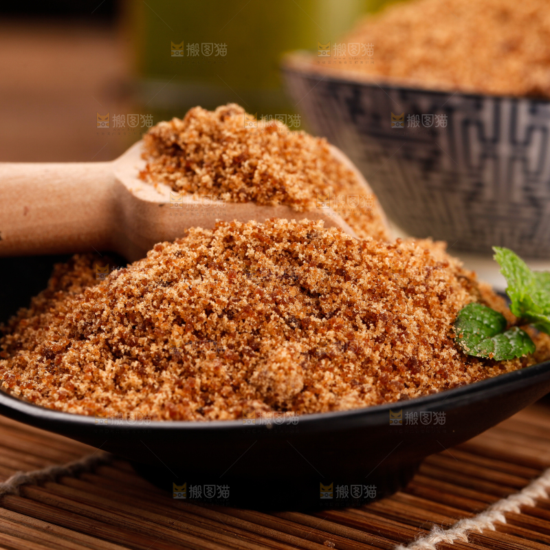 盘子里装着红糖粉