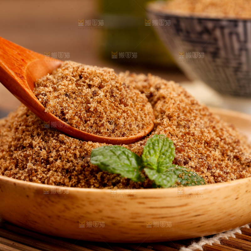 盘子里装着红糖粉