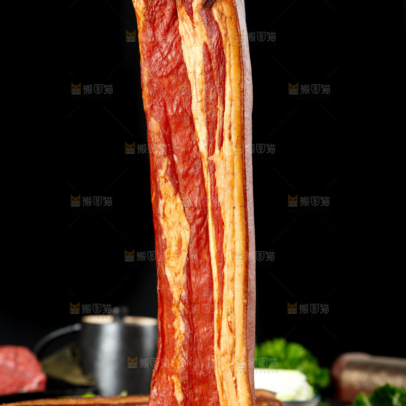 木底上的腊肉