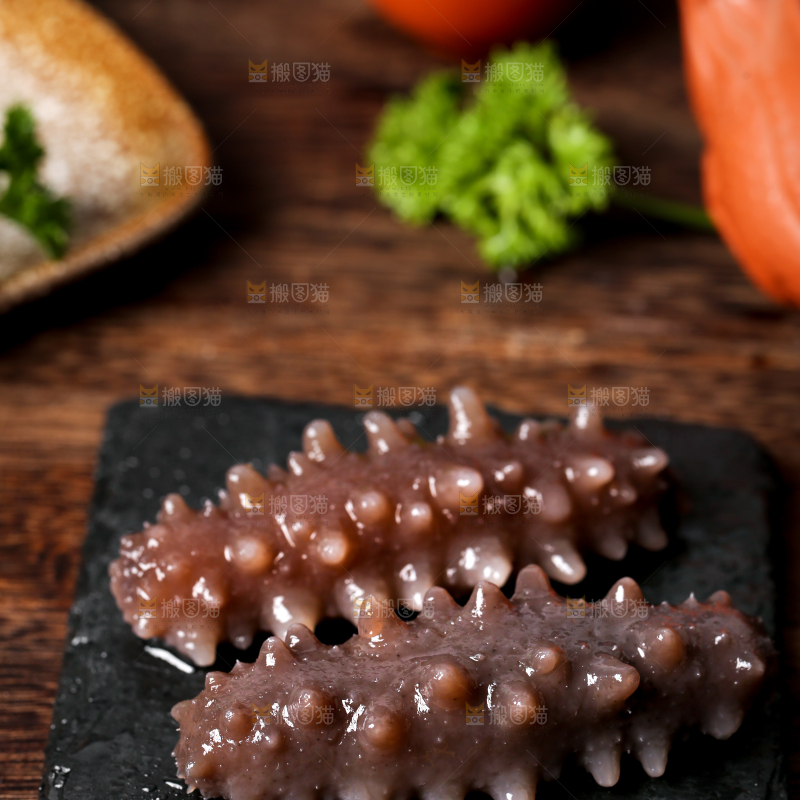 黑石板上的海参