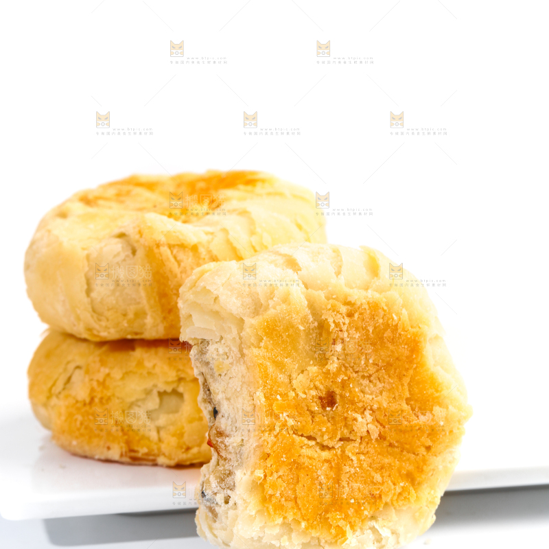 白底上放着一盘酥皮月饼