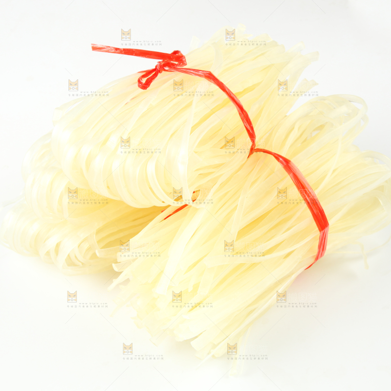 白底上的干河粉