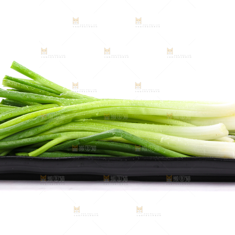 盘子里装着小葱