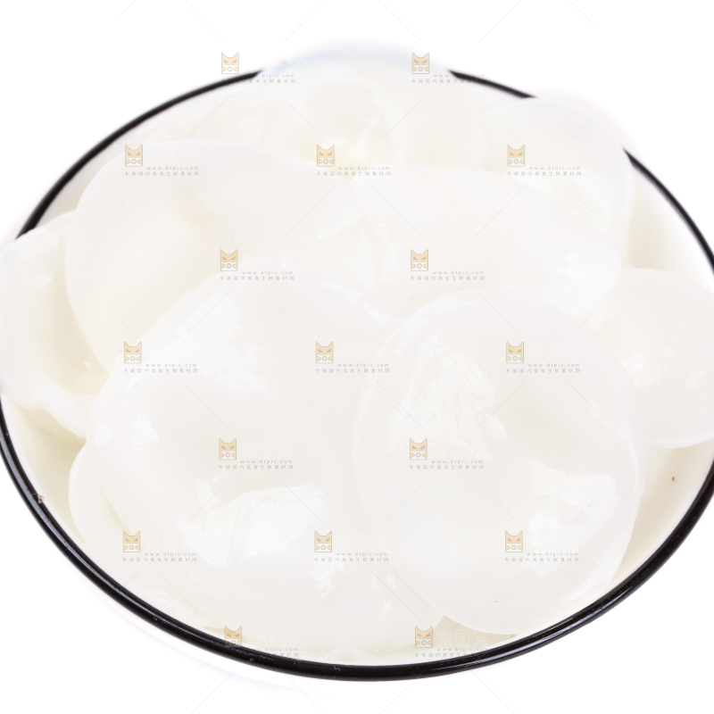 盘子里装着白木耳