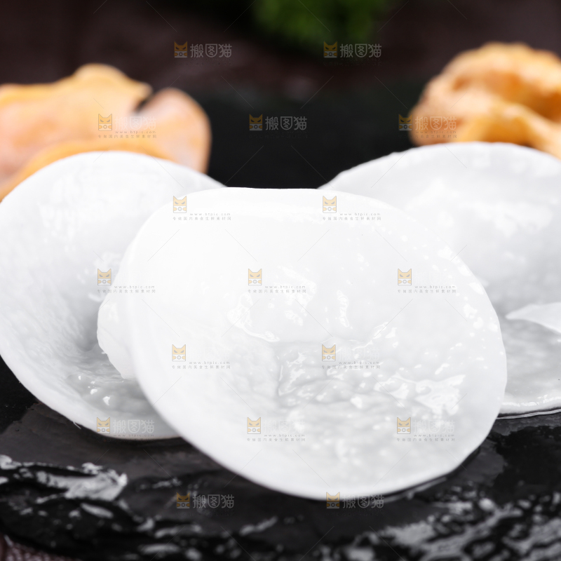 黑底上放着白木耳