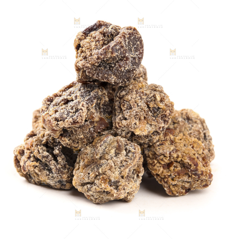 白底上摆放着乌梅干