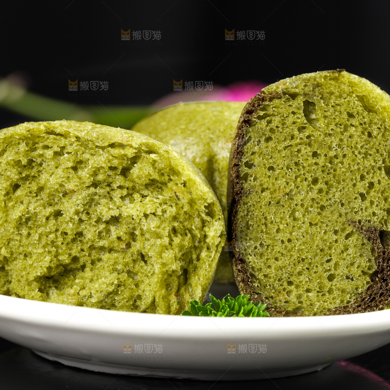 盘子里装着广式马拉糕