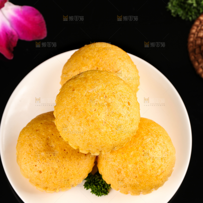 盘子里装着古法马拉糕