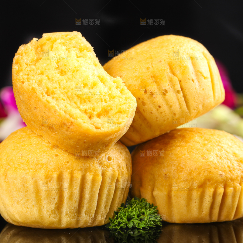 黑石板上放着广式马拉糕
