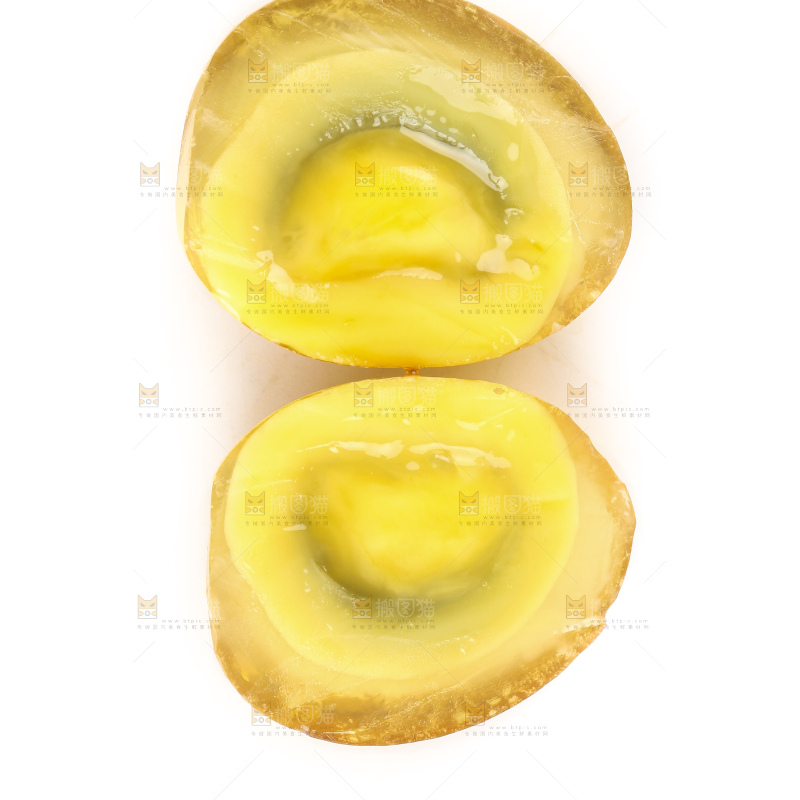 白底放着鹌鹑皮蛋