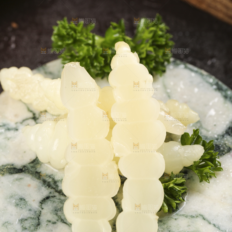深底上的螺丝菜