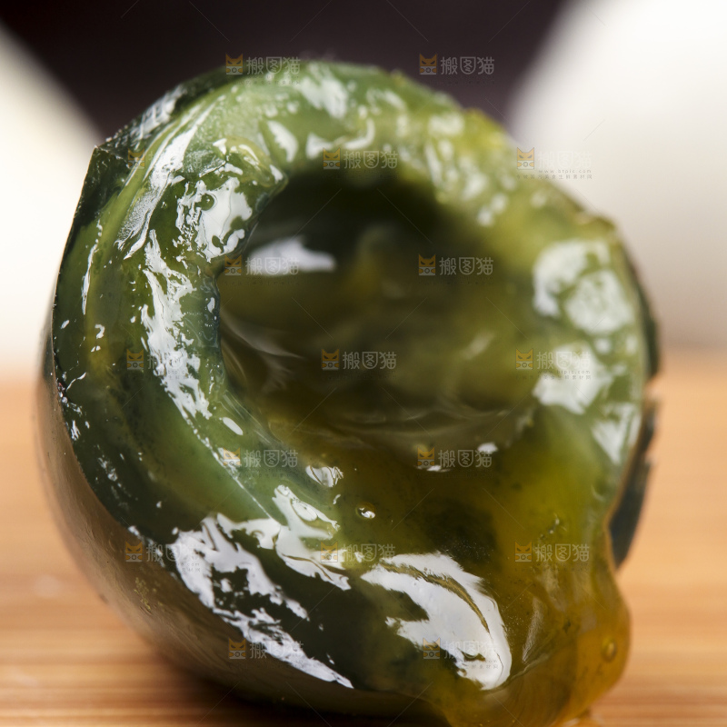木底上的无铅鹌鹑皮蛋