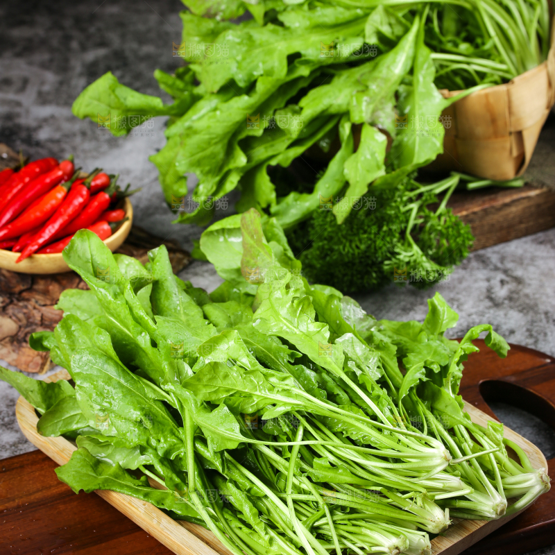 篮子里装着芥菜