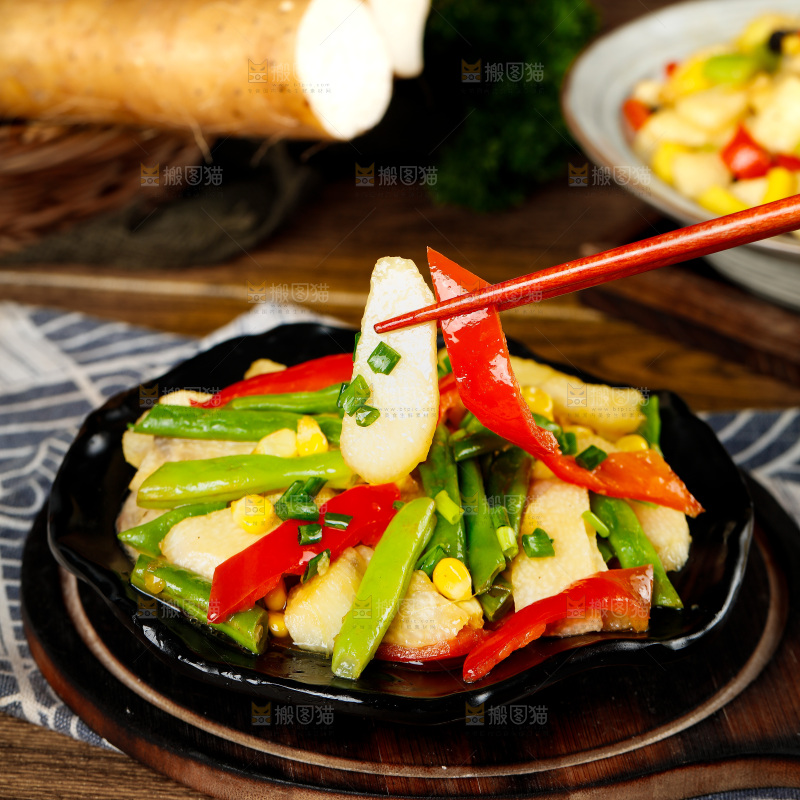 盘子里的山药炒四季豆