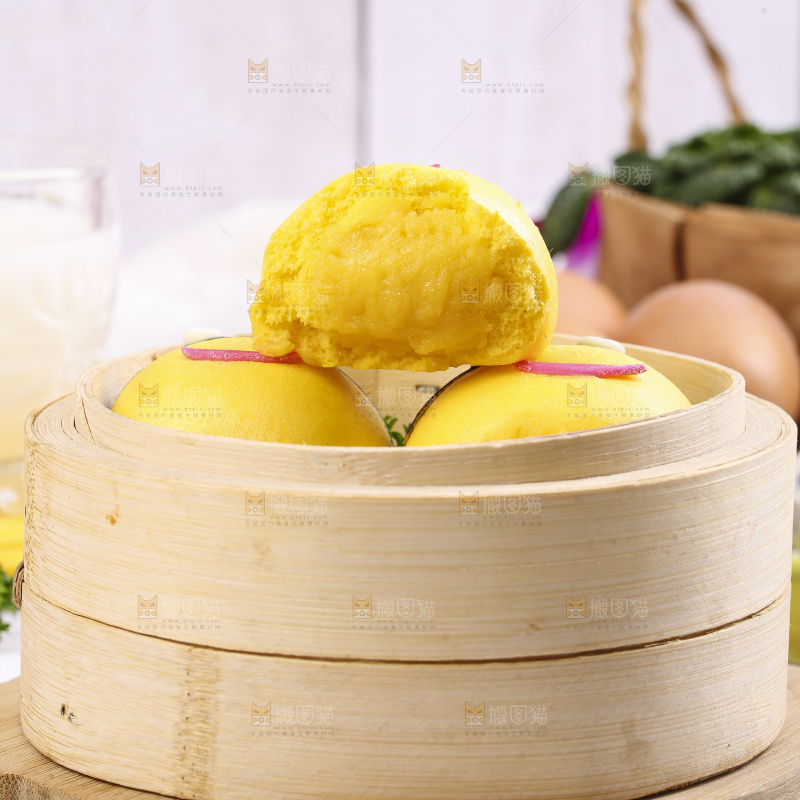 蒸笼里装着卡通小黄人包子