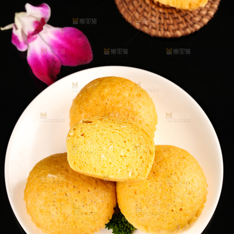 盘子里装着古法马拉糕