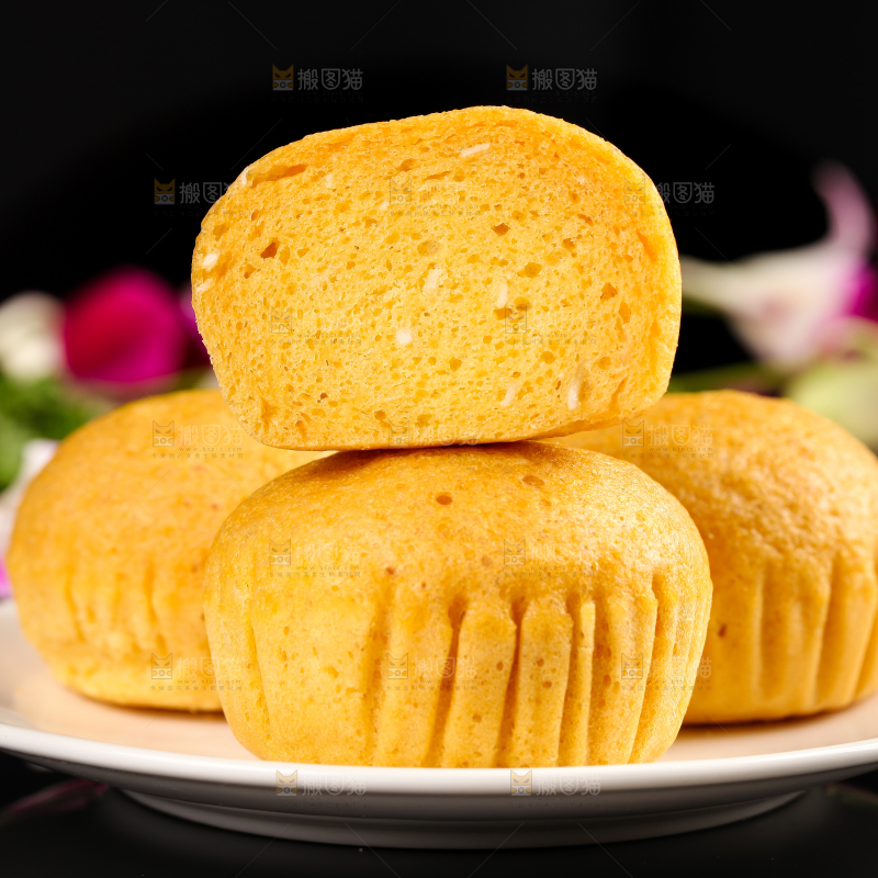 盘子里装着古法马拉糕