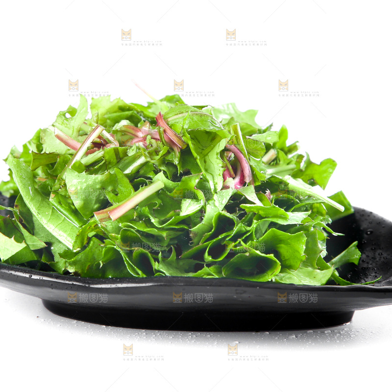 一盘黄花郎放在白底上