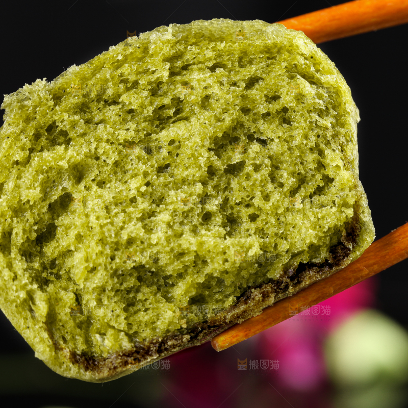 筷子上夹着马拉糕