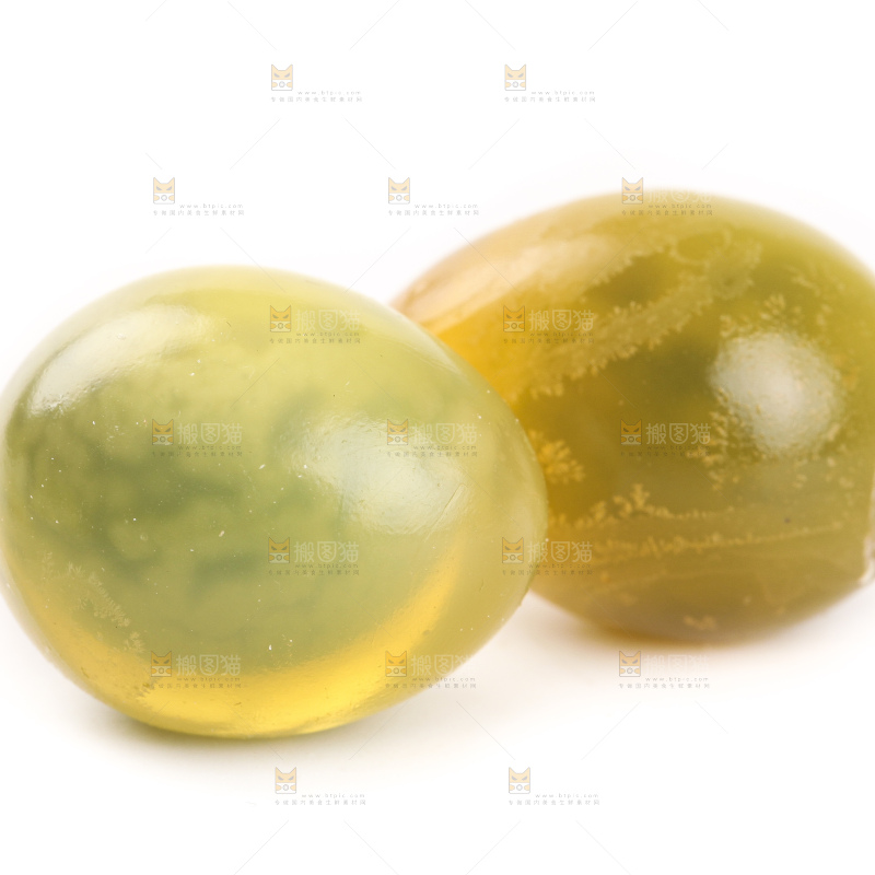 白底上的鹌鹑皮蛋