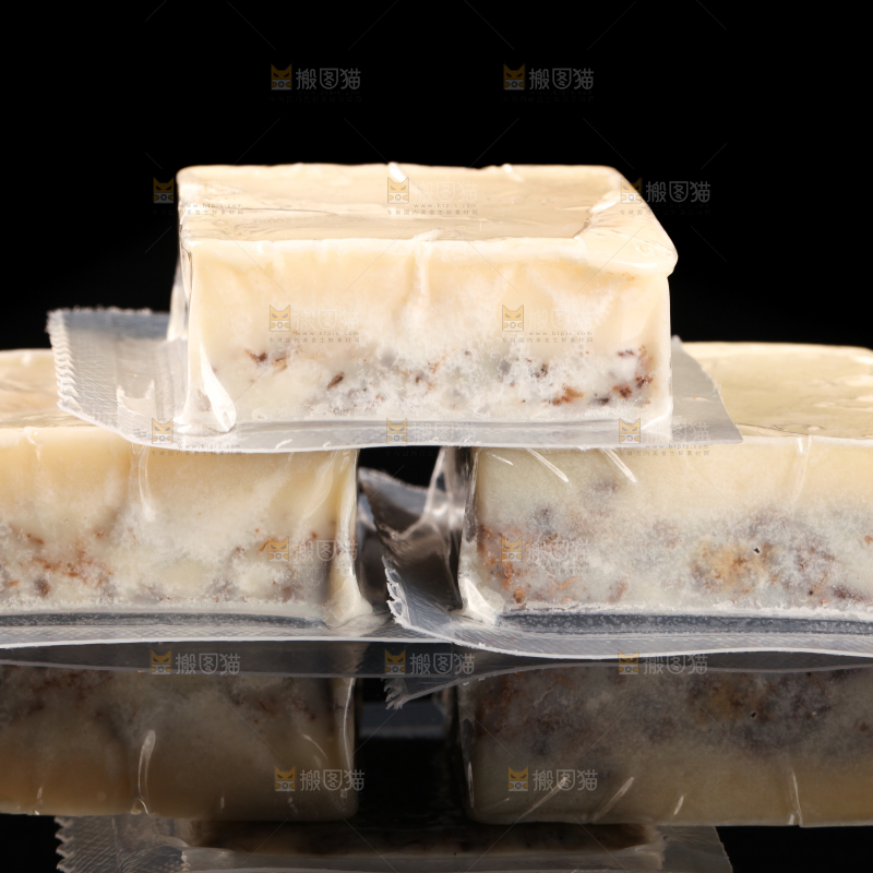 黑底上的清汤火锅料