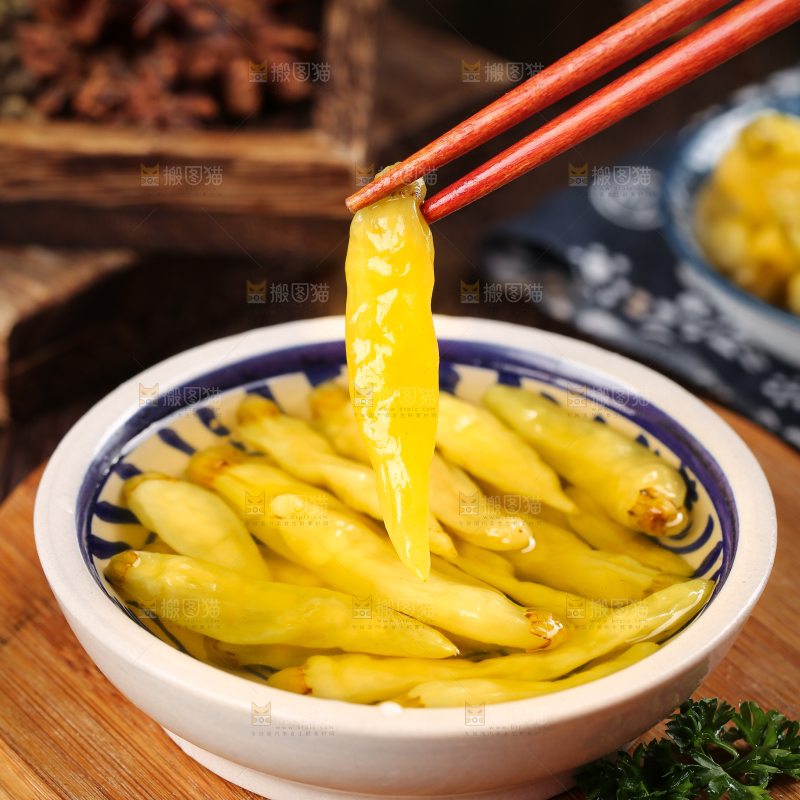 筷子上夹着贵州小米辣