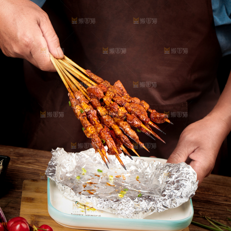 手拿烤串