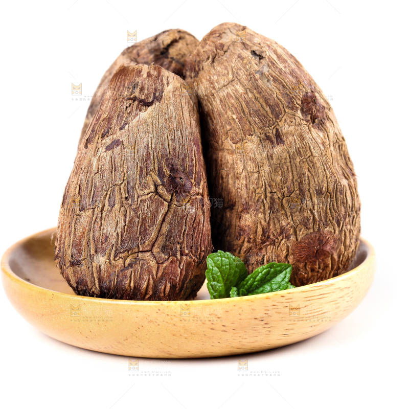 白底上摆放着牛奶小芋头