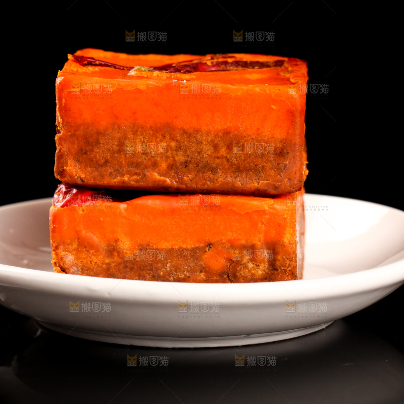 黑底上的麻辣火锅料