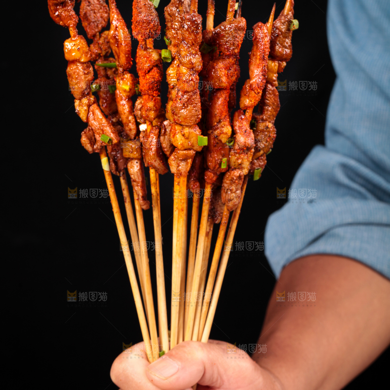 手拿烤串