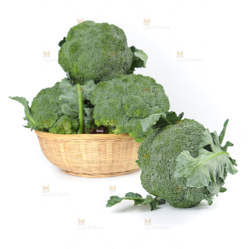 白底上放着一筐西兰花