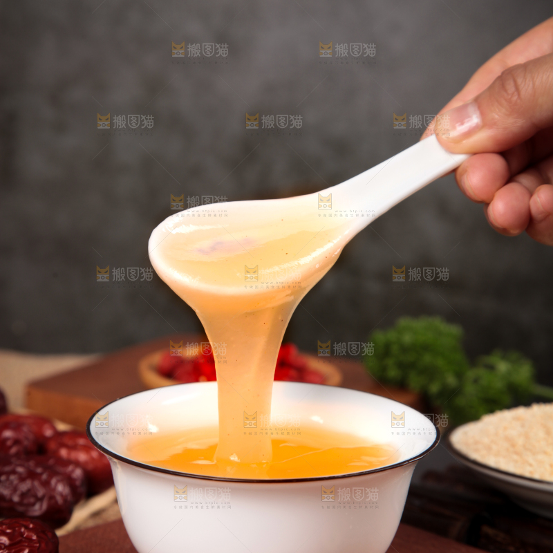 木底上放着一碗葛根粉