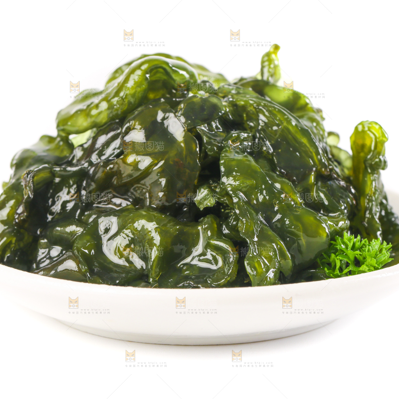 盘子里装着雷公菌