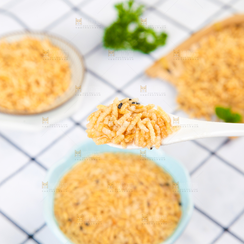 碗里泡着炒米