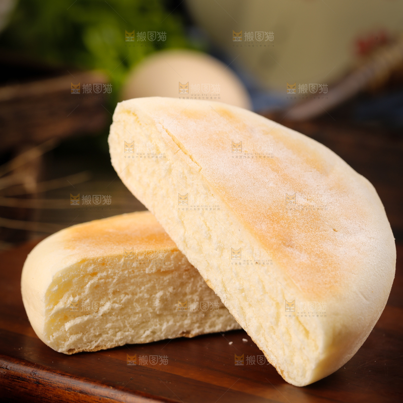 盘子里装着奶香饼