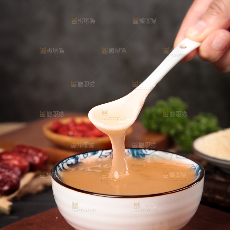 木底上放着一碗葛根粉