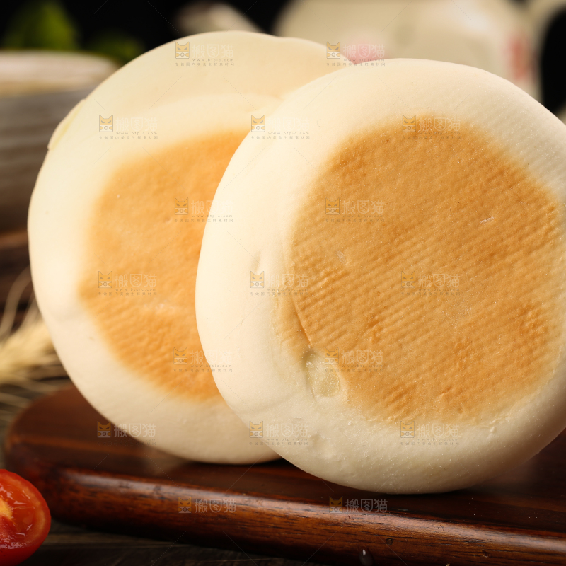 盘子里装着奶香饼